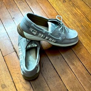 Women’s 9.5 grey sperrys